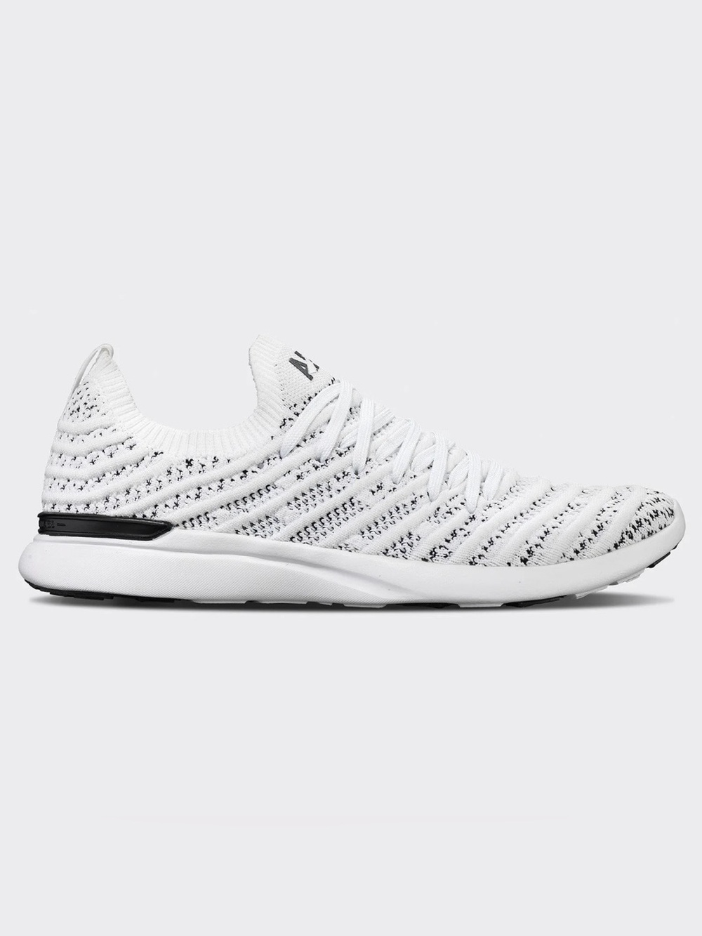 APL TECHLOOM WAVE WHITE/BLACK size 5 Women’s  3.5 Youth
